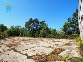 Na predaj Priemyselná budova 1.105 m2, pozemok 5.143 m2, Dub - 12