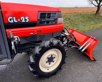 Japonský traktor KUBOTA GL 25 Diesel 3 válec, 25HP - 12