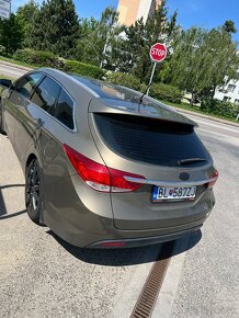 Hyundai i40 combi 1,7crdi PREMIUM - 12