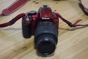 Nikon d3100 RED s VR objektivom 18-55 AF - 8 tisic zaberov - 12