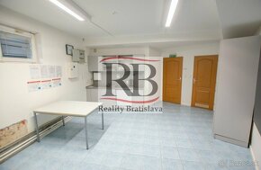 3. poschodová budova na podnikanie v Ružinove na Galvaniho u - 12