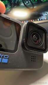 GoPro Hero 11 EXCLUSIVE PACK - 12