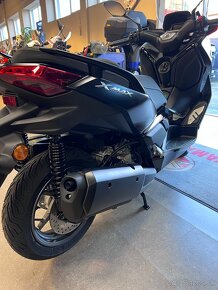 Yamaha XMAX 300 Tech Max - 12