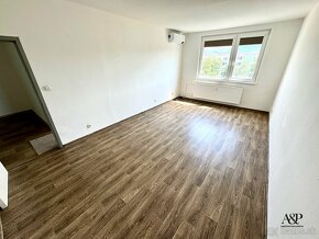 ZNÍŽENÁ CENA NA PREDAJ 4.IZB. BYT S BALKÓNOM, 84M2, UL., ŠKO - 12