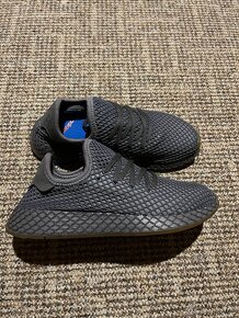 16x Dámské sportovní tenisky Adidas Deerupt Runner - 12