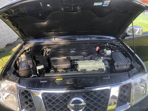 NISSAN NAVARA - 12