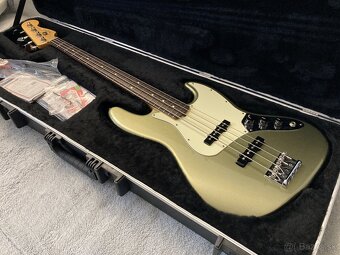 Fender Standard USA Jazz bass - 12