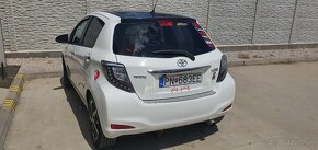 Toyota yaris 1,33 73kw 99ps biela zachovale auto - 12