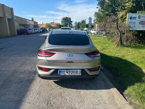 Hyundai i30 fastback - 12