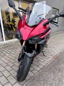 Suzuki GSX-S1000GT - 12