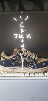 Nike SB Dunk Low x Travis Scot - 12