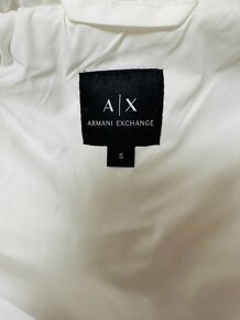 Dlhá biela vatovaná vesta zn. Armani Exchange originál - 12