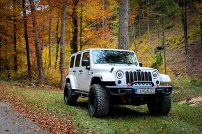 Jeep Wrangler Unlimited 3.6L V6 VVT SAHARA A/T - 12