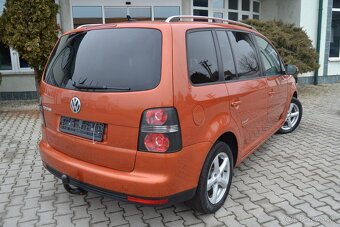 VW TOURAN 1.6 MPI HIGHLINE, NAVI, TEMPOMAT, ŤAŽNÉ, ALU R16 - 12