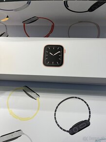 APPLE WATCH Series 5 - 12