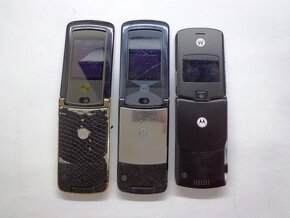 Motorola RAZR2 V8 Blue + Gold - RAZR V3 E4 Dotyková - 12