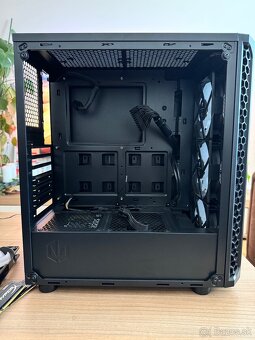 RBG pc skrinka, RBG CPU chladič, 16GB DDR4 RAM, 550W zdroj - 12