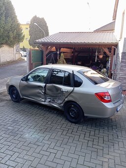 Predám budíky na Renault Thalia 1.2benz 55kw rok výroby 2009 - 12