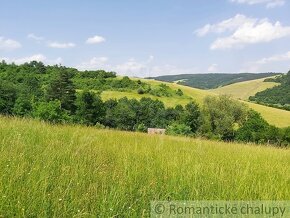 Väčší pozemok na stavbu v tichom horskom prostredí  nad ob - 12