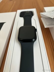 PREDÁM IPhone 15 Black , 128 GB + Apple Watch 8 45 mm - 12