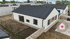 Krásny 4 izbový RD bungalov 92,26 m2 na pozemku 495 m2, Sene - 12