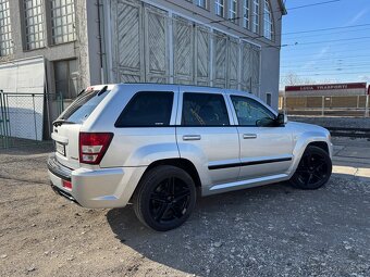 Jeep Grand Cherokee SRT8 6.1 Hemi V8 - 12