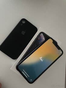 iPhone XR 64GB Black - 12