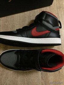 TENISKY NIKE AIR JORDAN 1 Hi FlyEase EU 44  (UK 9) + darček - 12