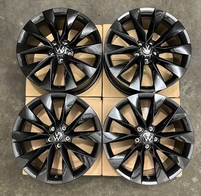 Nepoužité hliníkové disky 5x112 R19 Škoda Crystal Black - 12