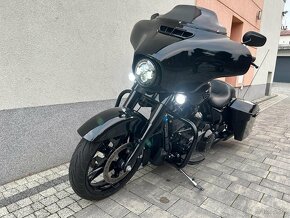 Harley Favidson Street Glide - 12