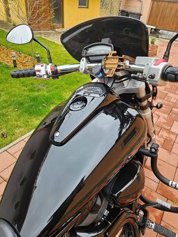 Suzuki Intruder M1800R - 12