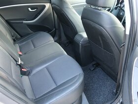 Hyundai i30 CW 2015 CRDi 110k, vyhrievané sedačky, PANORAMA - 12