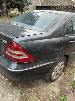 Mercedes Benz w203 2.0d 2003 sedan - 12