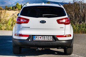 Kia Sportage 2,0 CRDi 4x4 100kW (ťažné, xenóny, navigácia) - 12