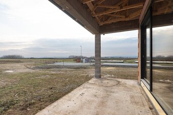 NA PREDAJ 4 IZBOVÝ BUNGALOV S MOŽNOSŤOU DOKONČENIA DO HOLODO - 12