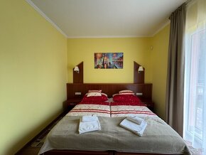 MAĎARSKO - MEZŐKÖVESD  PENZIÓN S 11 APARTMÁNMI, TERASA, ALTÁ - 12