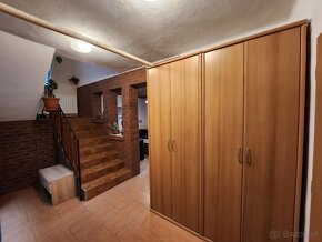 RD s rovnou strechou po čiastočnej rek., poz.430 m2, Bojná. - 12