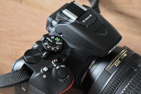 Nikon D5600 - wifi BT - dotyk. display AF VR objektiv 18-105 - 12