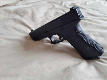 Predám Airsoft Zbraň Glock R18 - 12