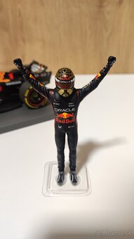 Max Verstappen 1:18 + Figurka + podpis karta - 12