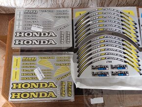 PRODÁM LEPKY NA SKÚTR HONDA FORZA 125,350 - 12