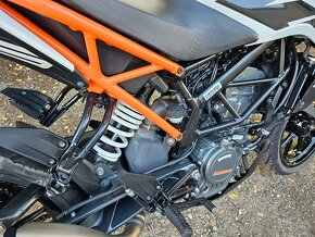 KTM 125 Duke r.v. 2017 - 12