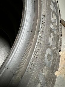 ZIMNA SADA DVOJROZMER 245/40 R19 275/35 R19 PIRELLI - 12