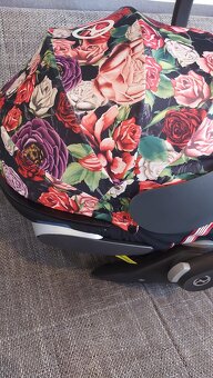 Cybex Cloud Z i-Size Spring Blossom Dark so zakladnou - 12