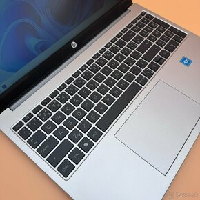 Notebook 15,6" HP. Intel N100 4x800MHz. 16gb ram. 256gb SSD. - 12