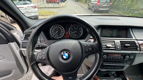 BMW X5 4.8i - 12