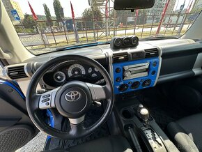 Toyota FJ Cruiser - 12