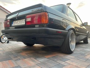 Bmw e30 coupe 318is - 12