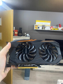 Gigabyte GA-AB350M-GAMING 3 / Ryzen 5600 / 32GB RAM / RX580 - 12