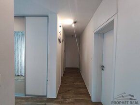 Krásny štvorizbový rodinný dom typu bungalov v Ružinove - 12